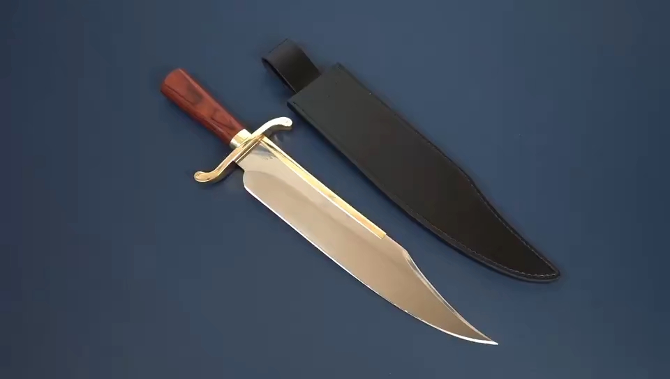 外形借鉴了吉尔的经典款式-敢死队金背大博伊.全长达50厘米,重870克