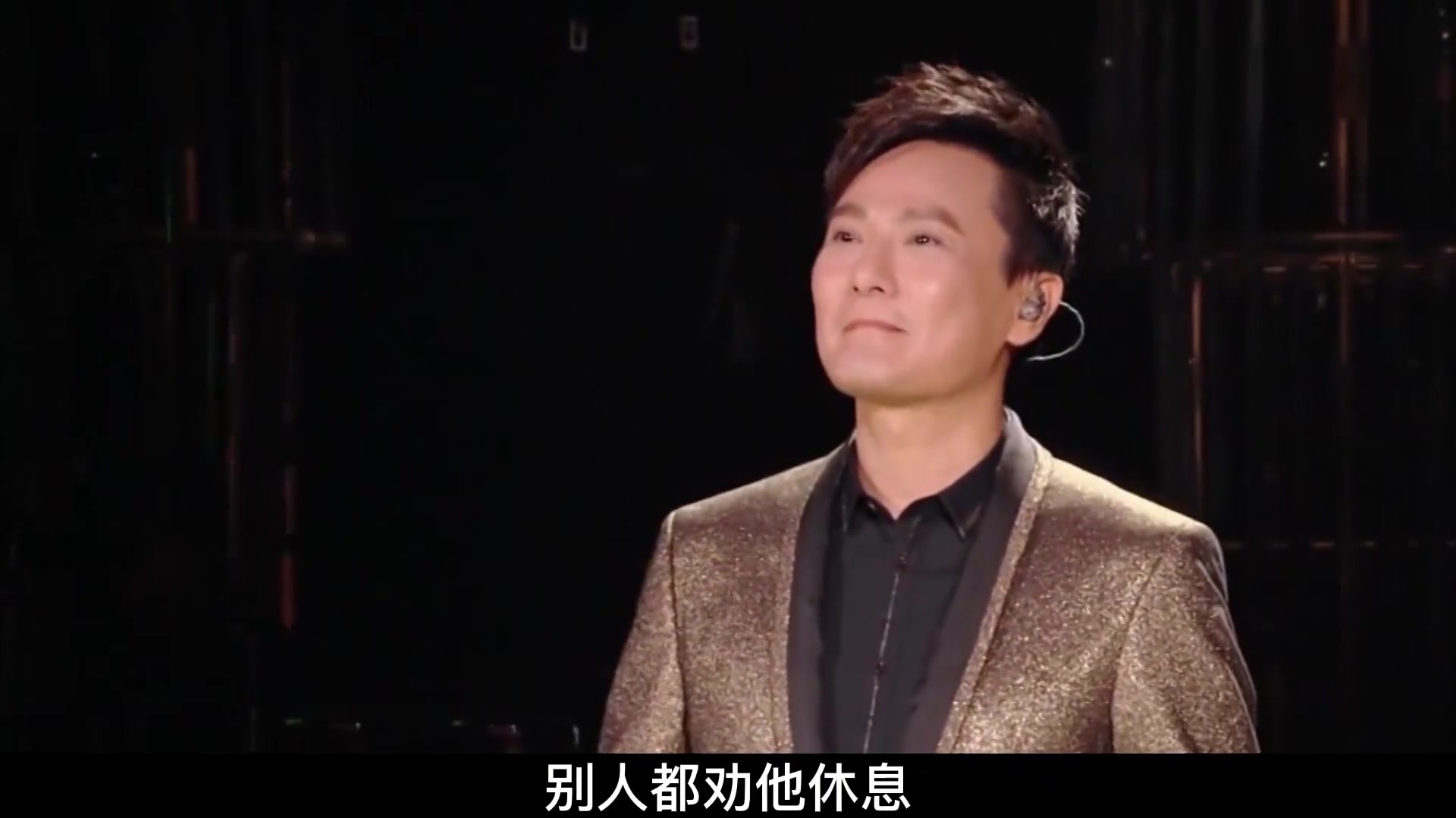 18线小主持嘲讽张信哲是过气歌手,撒贝宁一句话让他哑口无言