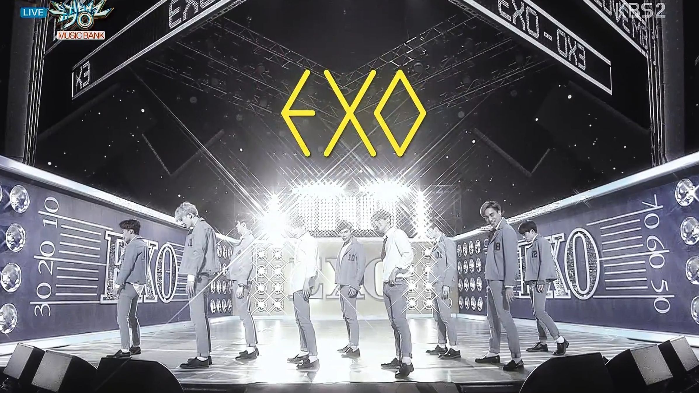 【exo】是活力满满的《love me right》人声编排呀