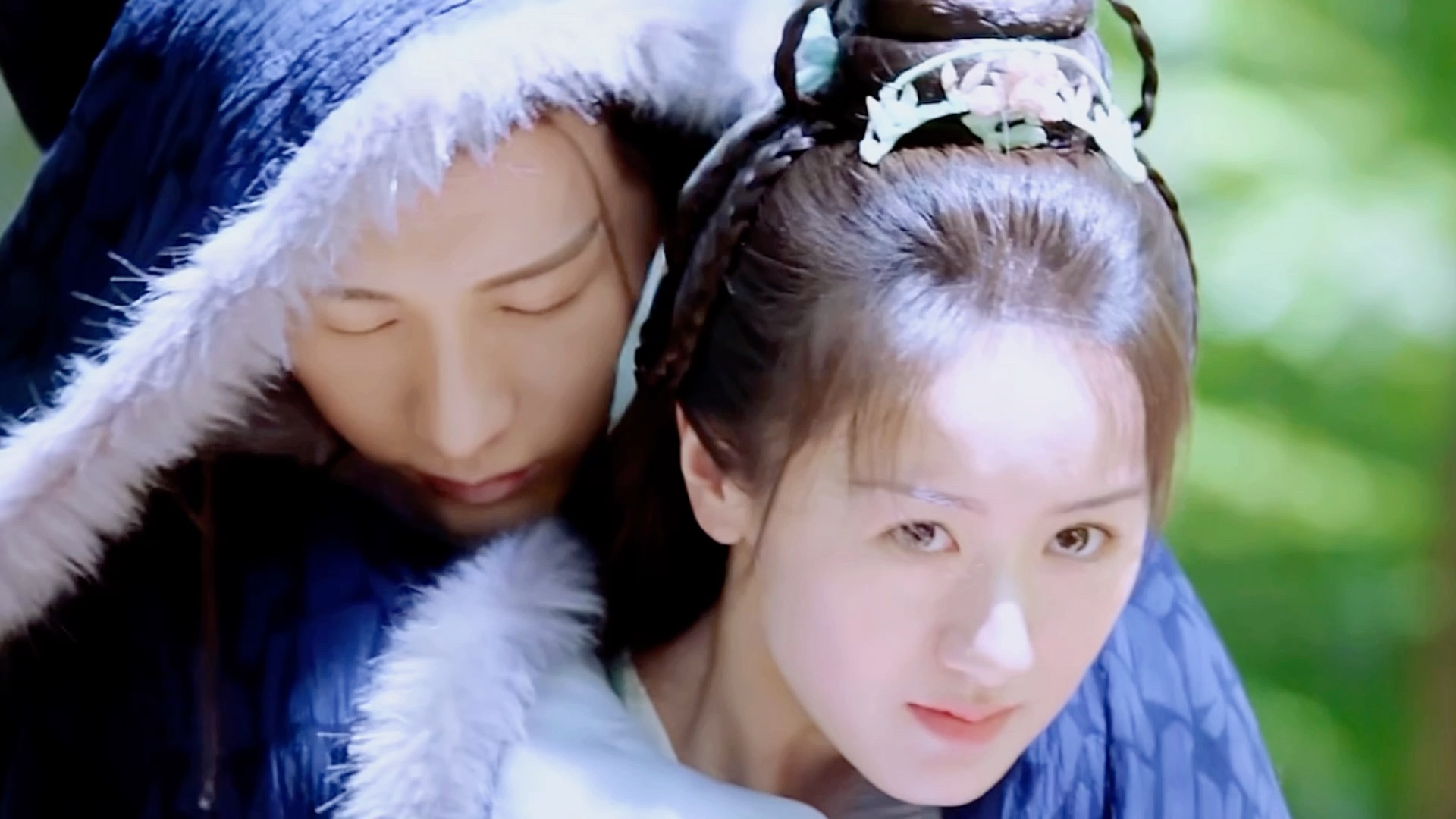 璇玑背着伤中的司凤走在竹林的时候,我恨不得去帮帮她