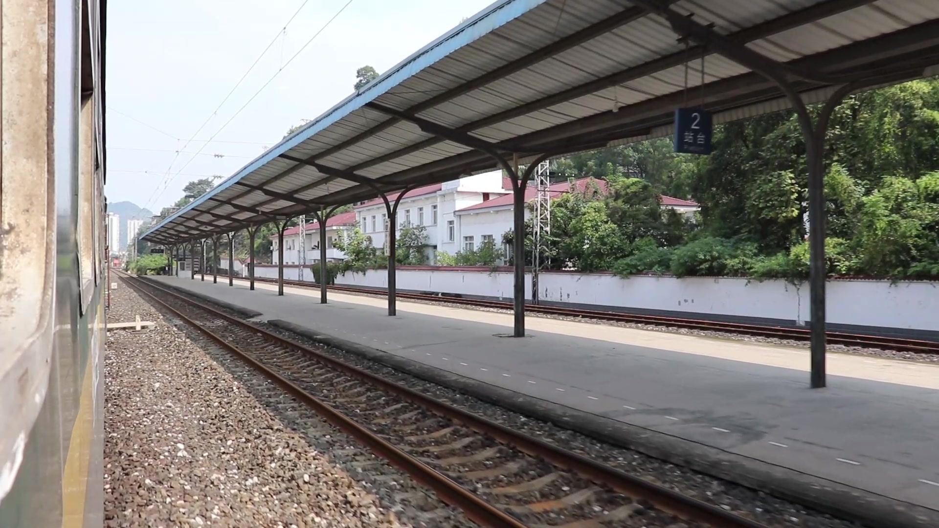 侧方展望5630次列车