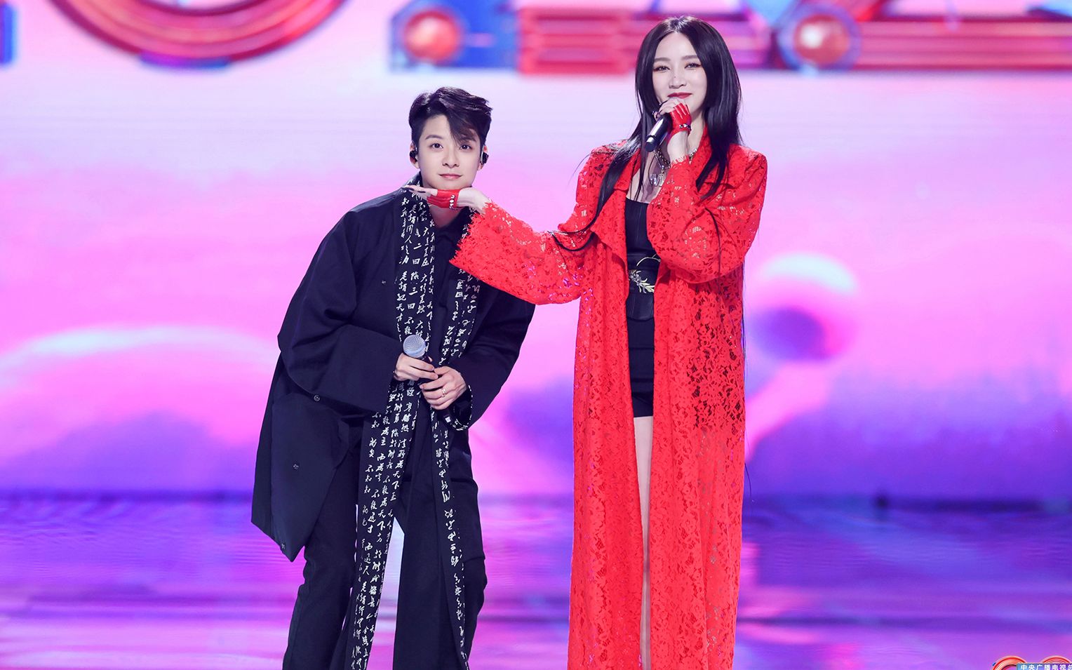 红与黑!孟佳,刘逸云合作国风《刀马旦》