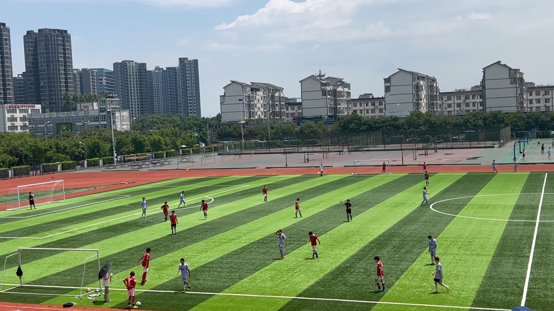 四川農業大學校園足球聯賽風景園林學院vs農學院上半場總比分21違規判