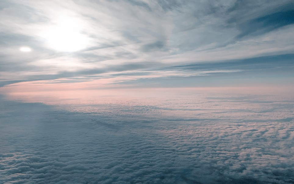 在厚云层里上上下下