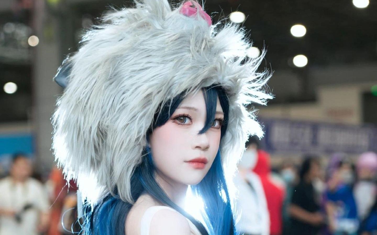 【一咻桃桃子】cos73伊之助cos 这猪猪怎么一股屑味