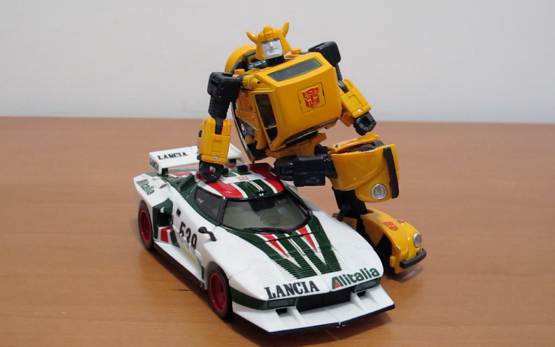 一个将有自己独立电影的小朋友 - 大黄蜂 mp-21【小不高兴】