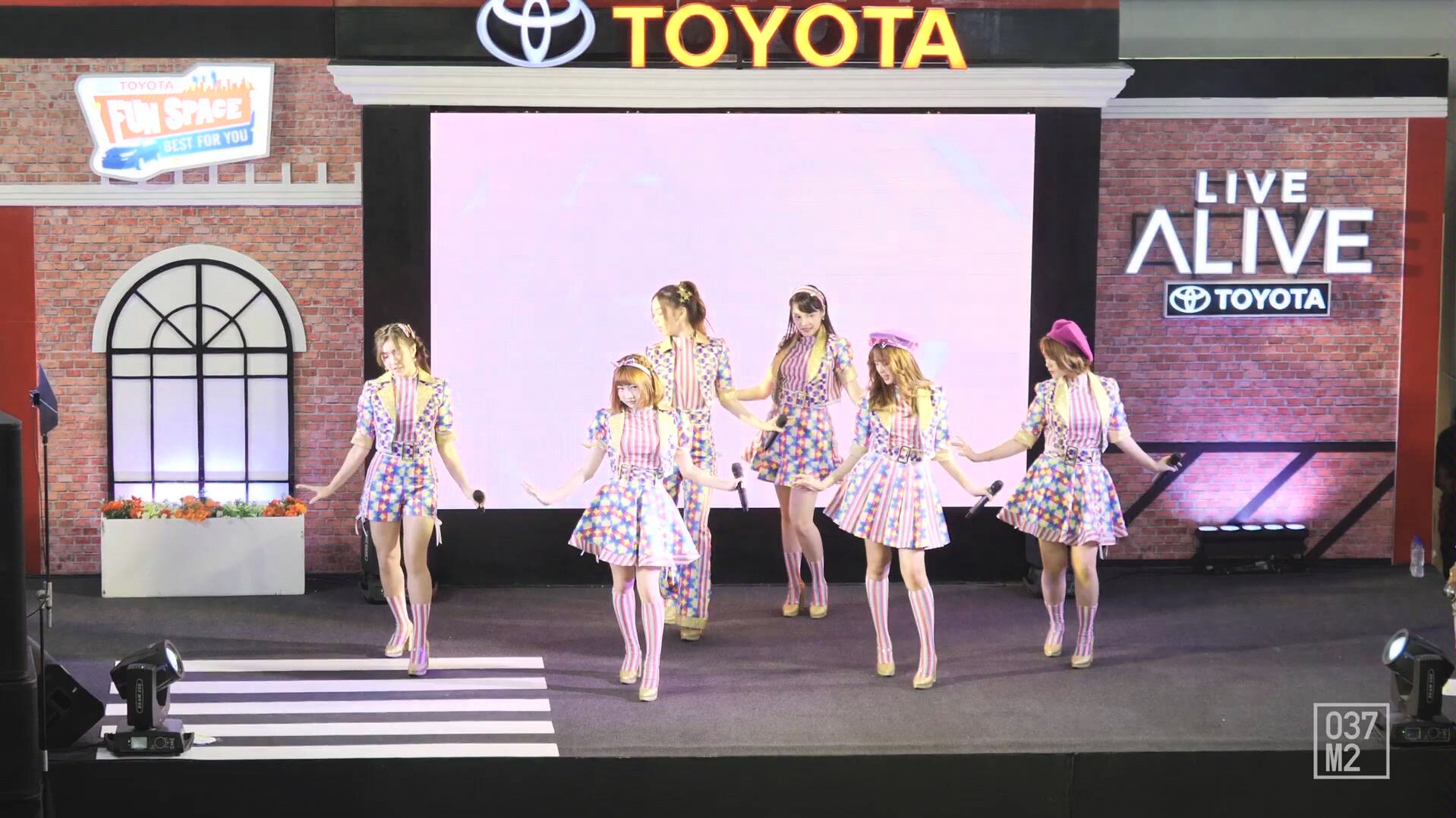 【music bnk48】190713 bnk48 - reborn @ toyota fun space, udon