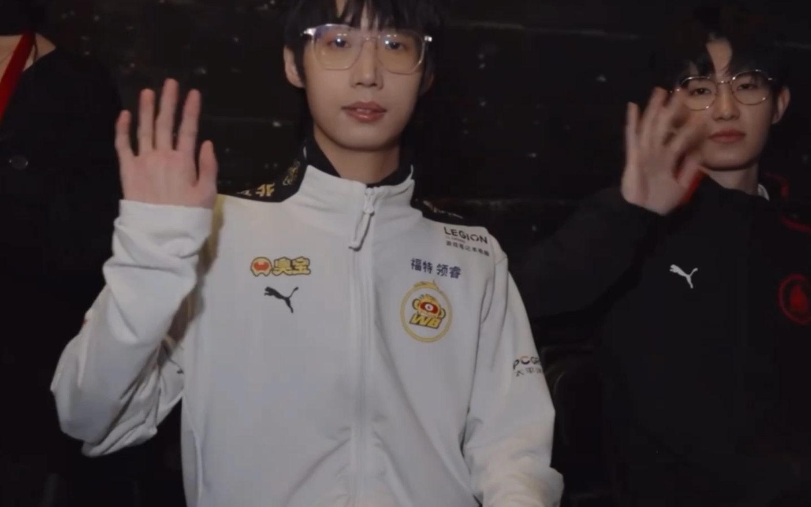 一诺和暖阳在竞燃之夜坐一起啦