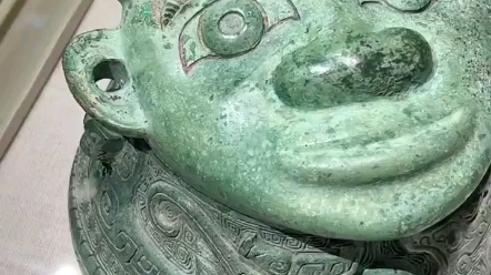 出土于河南安阳商晚期青铜人面盉,现存于美国弗利尔美术馆(果然好的都