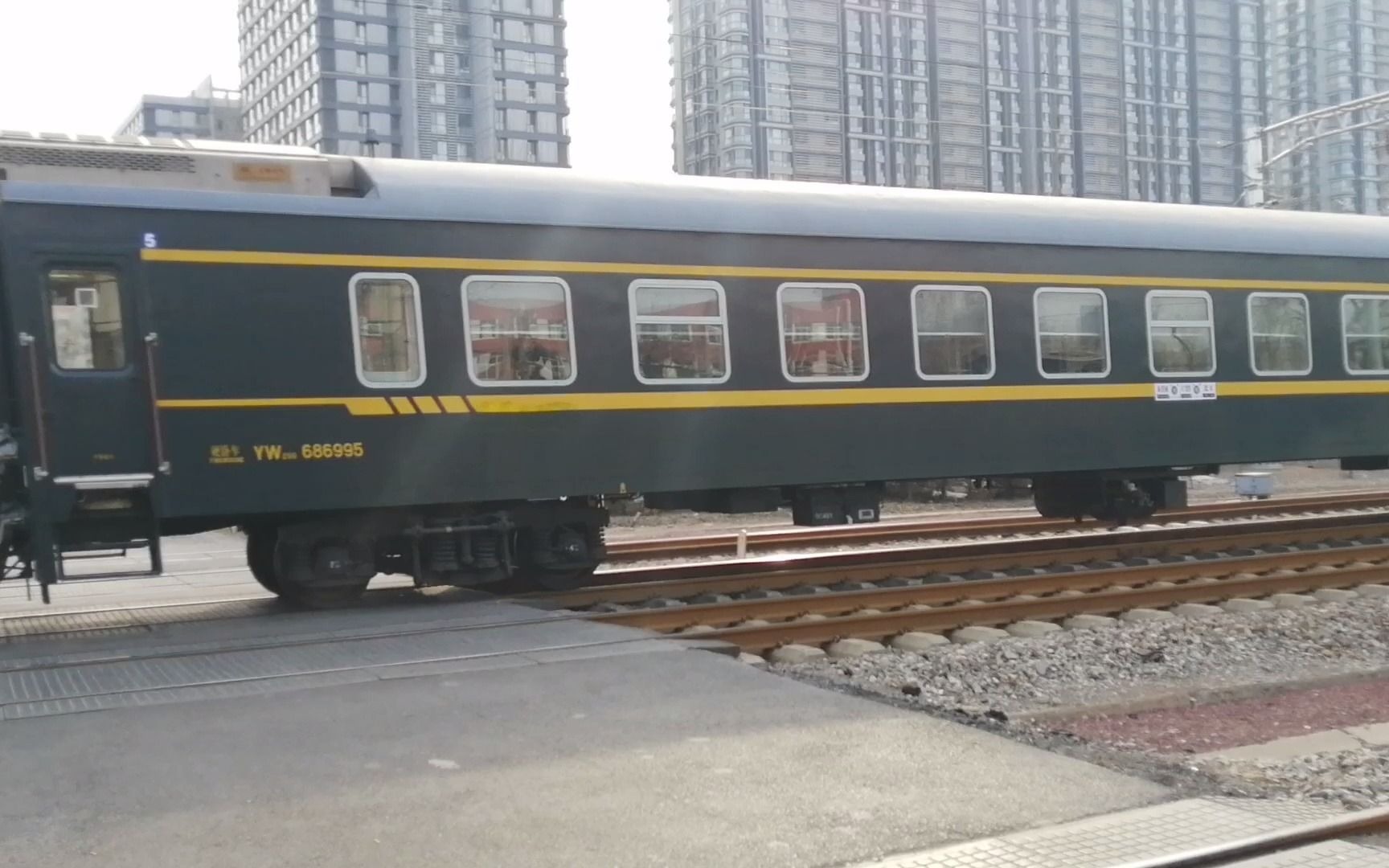 【道口拍车】0k604,k1190通过水南庄道口._哔哩哔哩_bilibili