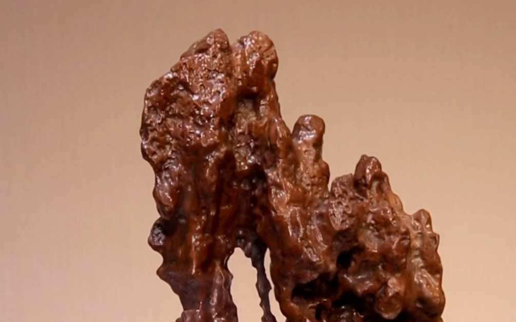 红太湖石:54x32x22cm宋杜绾《云林石谱》云太湖石"一种色白,一种色青