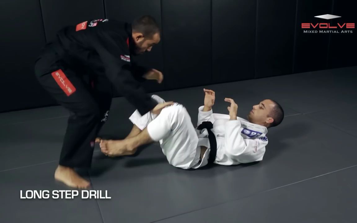 [图]BJJ - 12 Essential BJJ Drills in 2 minutes _ Evolve战队12个基础drill