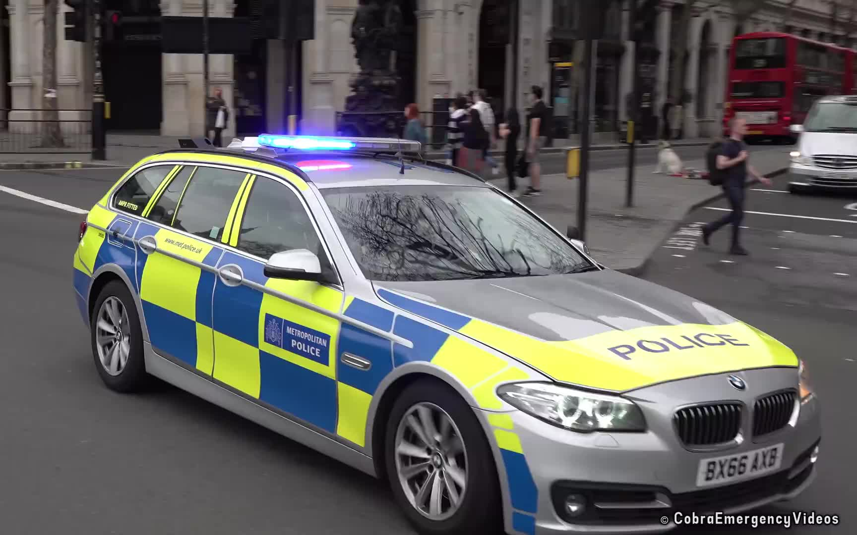 全新标致3008警车!近期英国应急车辆出警合集_哔哩哔哩_bilibili