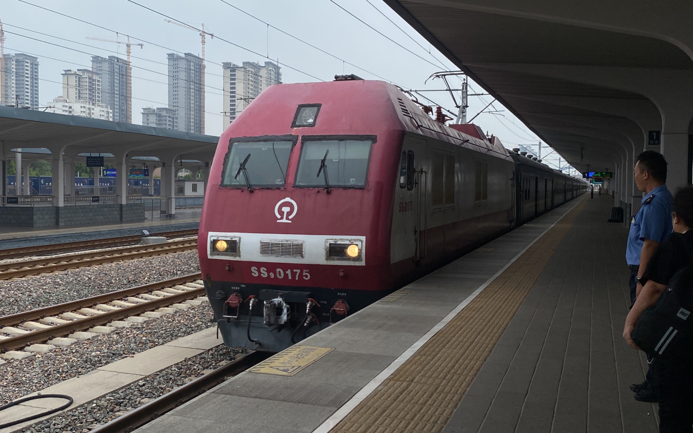 【中国铁路】k5230次(清河城-北京)停靠衡水一场一站台一股道