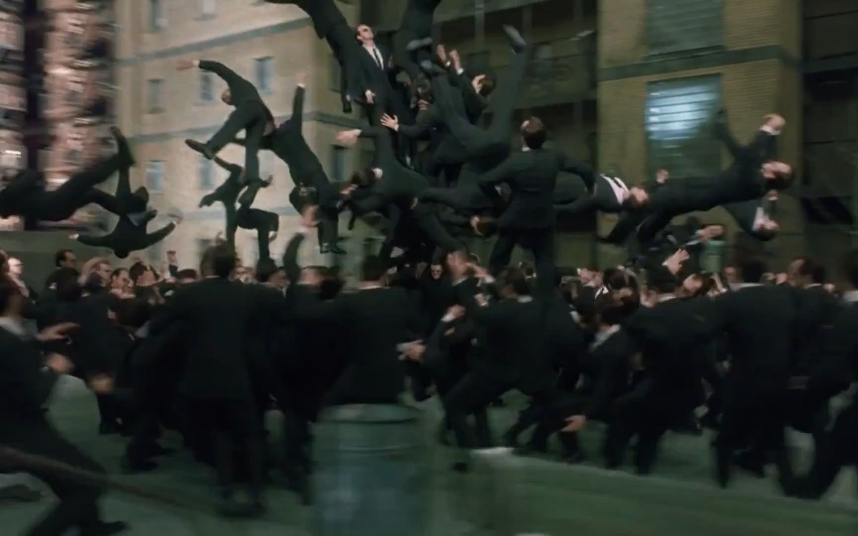 [图]【黑客帝国2：重装上阵 The Matrix Reloaded】广场“单挑”（尼奥单挑Smith们）（2/2）