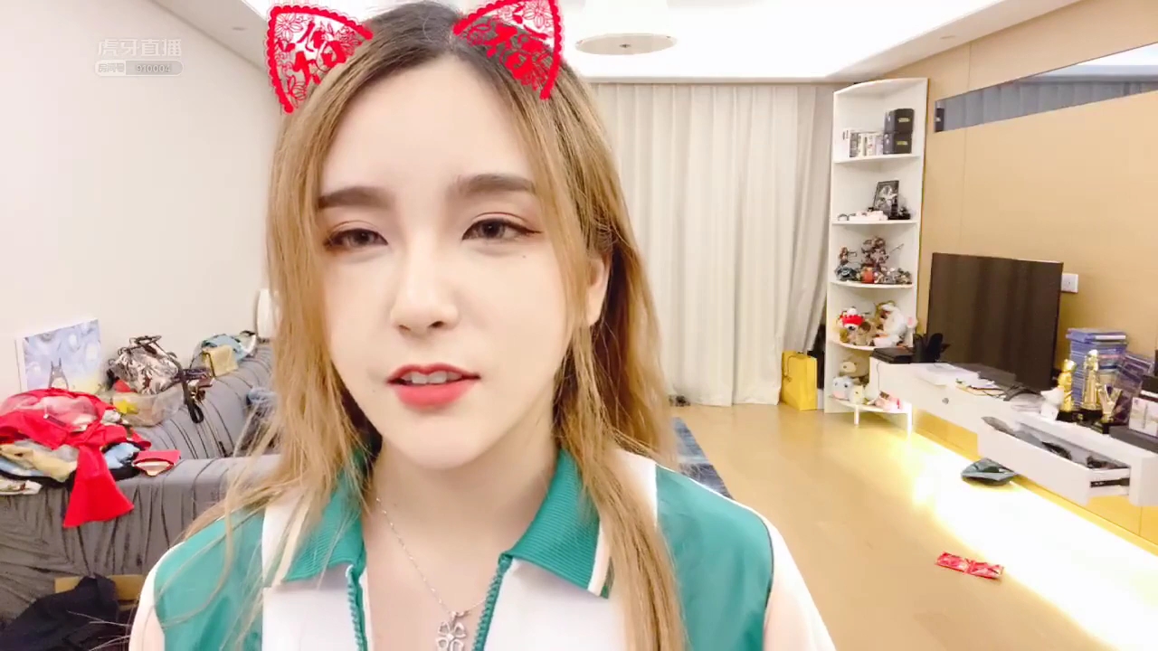 rita  ,姿态在后面床上,快来看