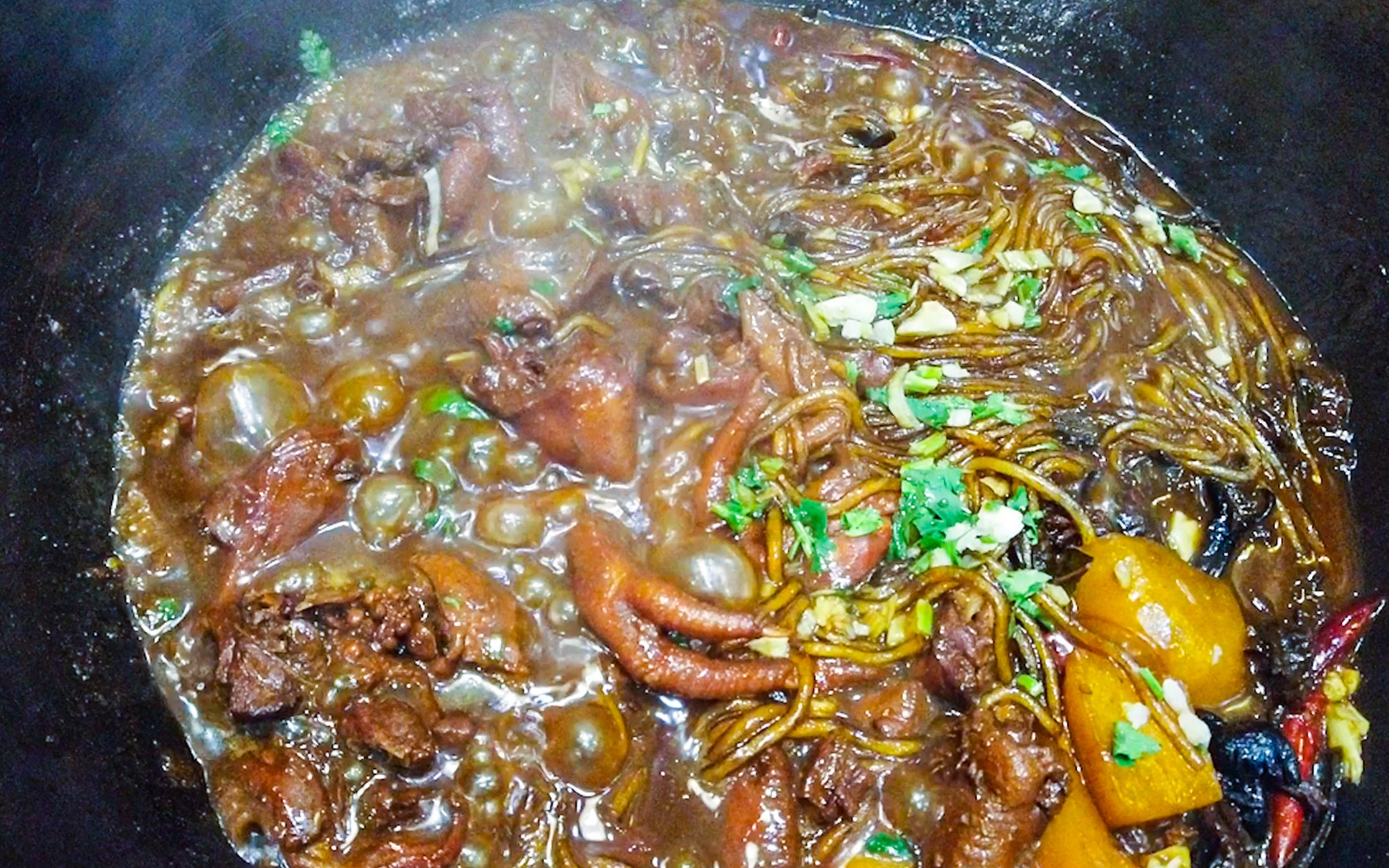 大冷天来一锅东北特色柴火铁锅炖,趁着新年再贴一层福膘!