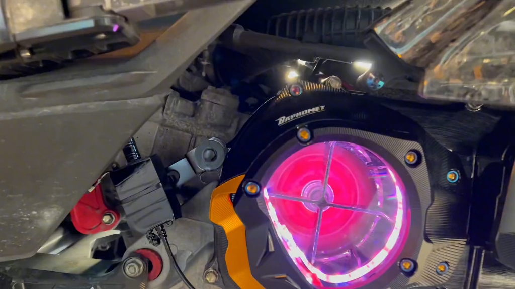 雅马哈bws125坦克改装,看看发动机细节