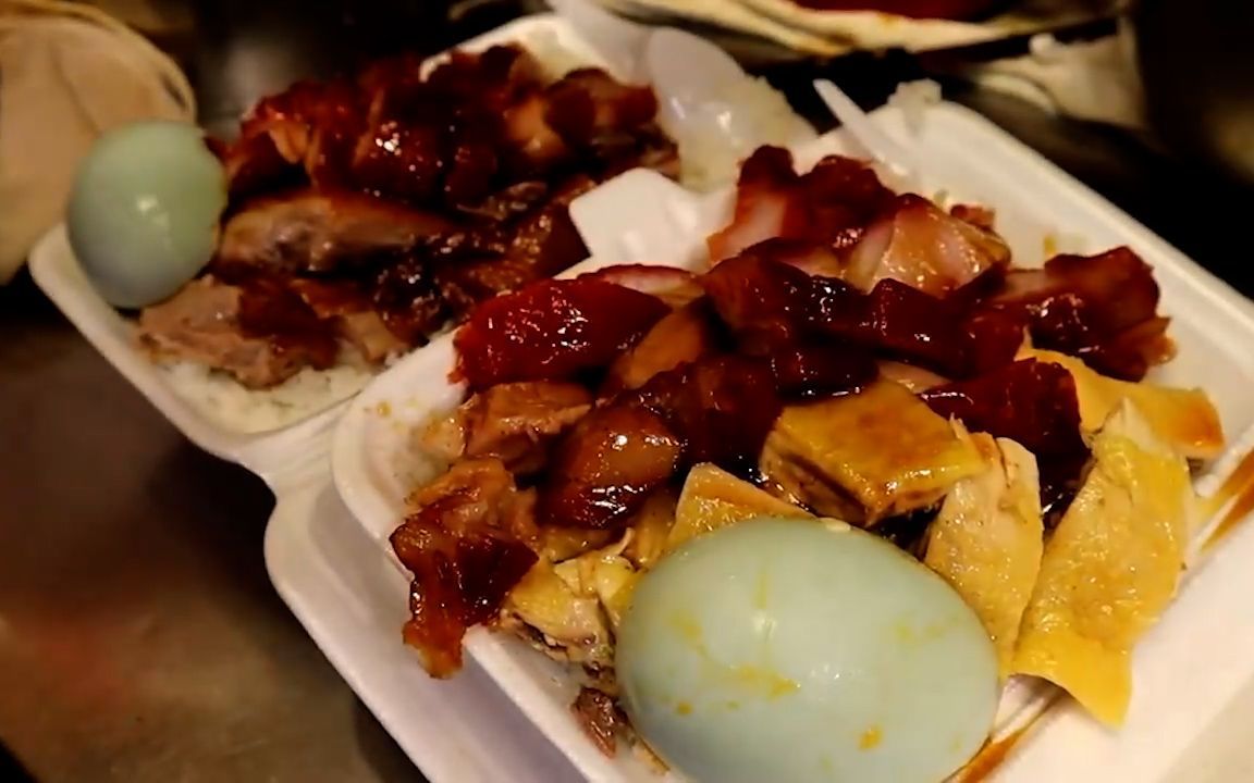 在香港封神的烧腊碟头饭,听说肉在香港不值钱,看来有一定道理