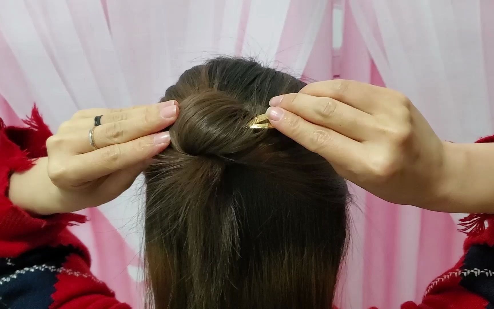 适合上班族扎的一款发型,手残党也能扎好,上班扎很合适