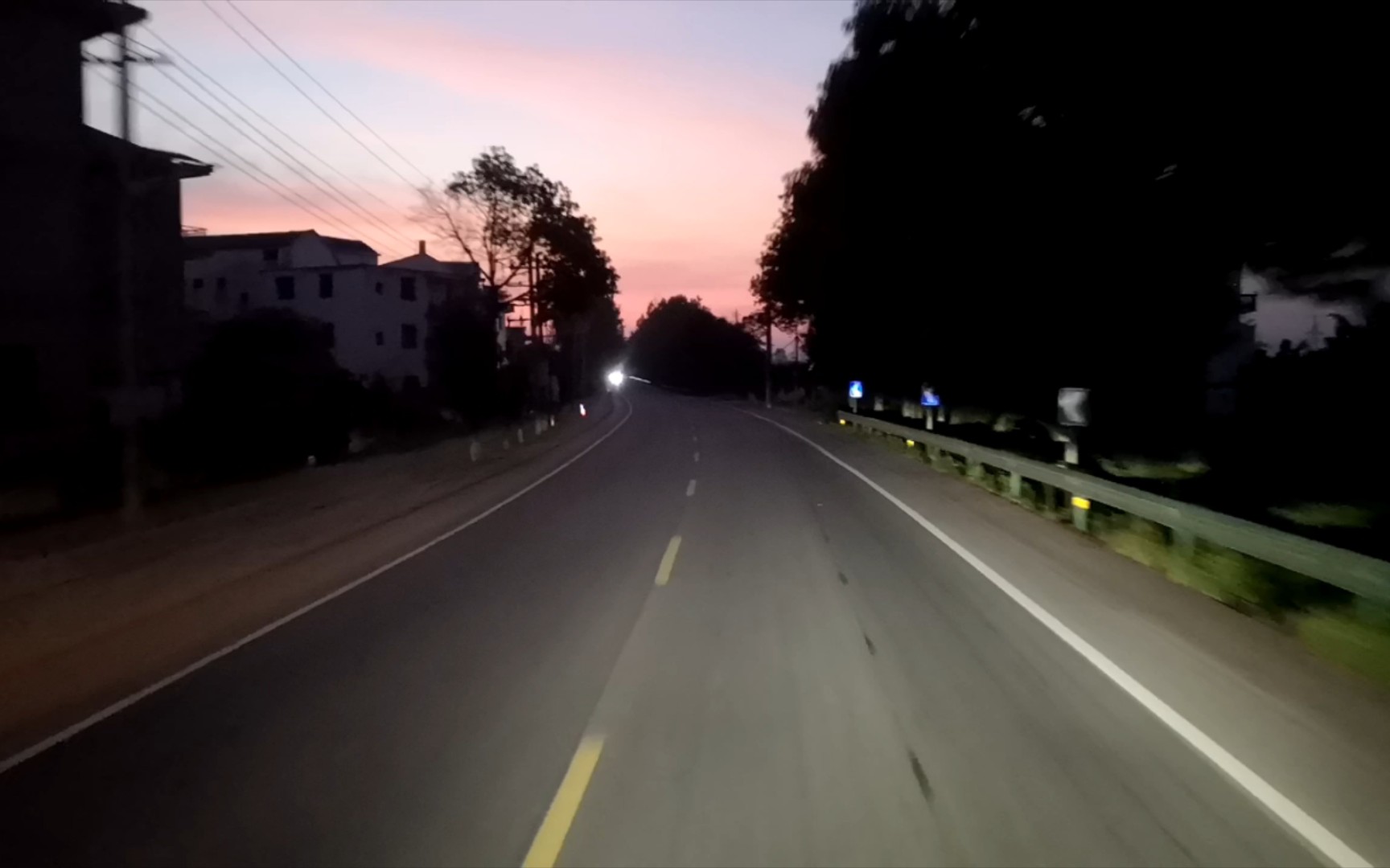 [图]照亮一条通往光明的道路