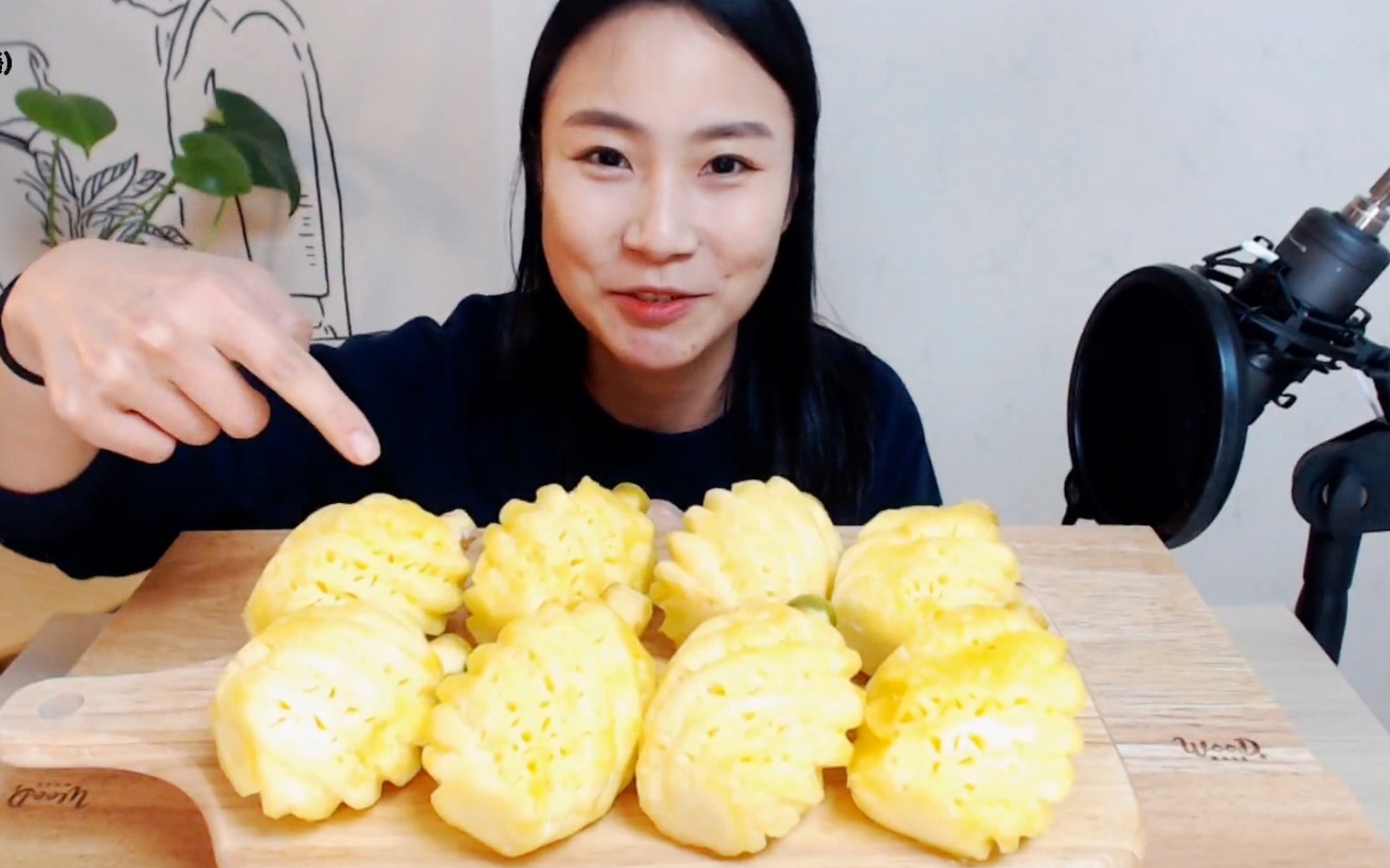 [吃货姐姐] 吃mini小菠萝/脆脆甜甜- 吃播