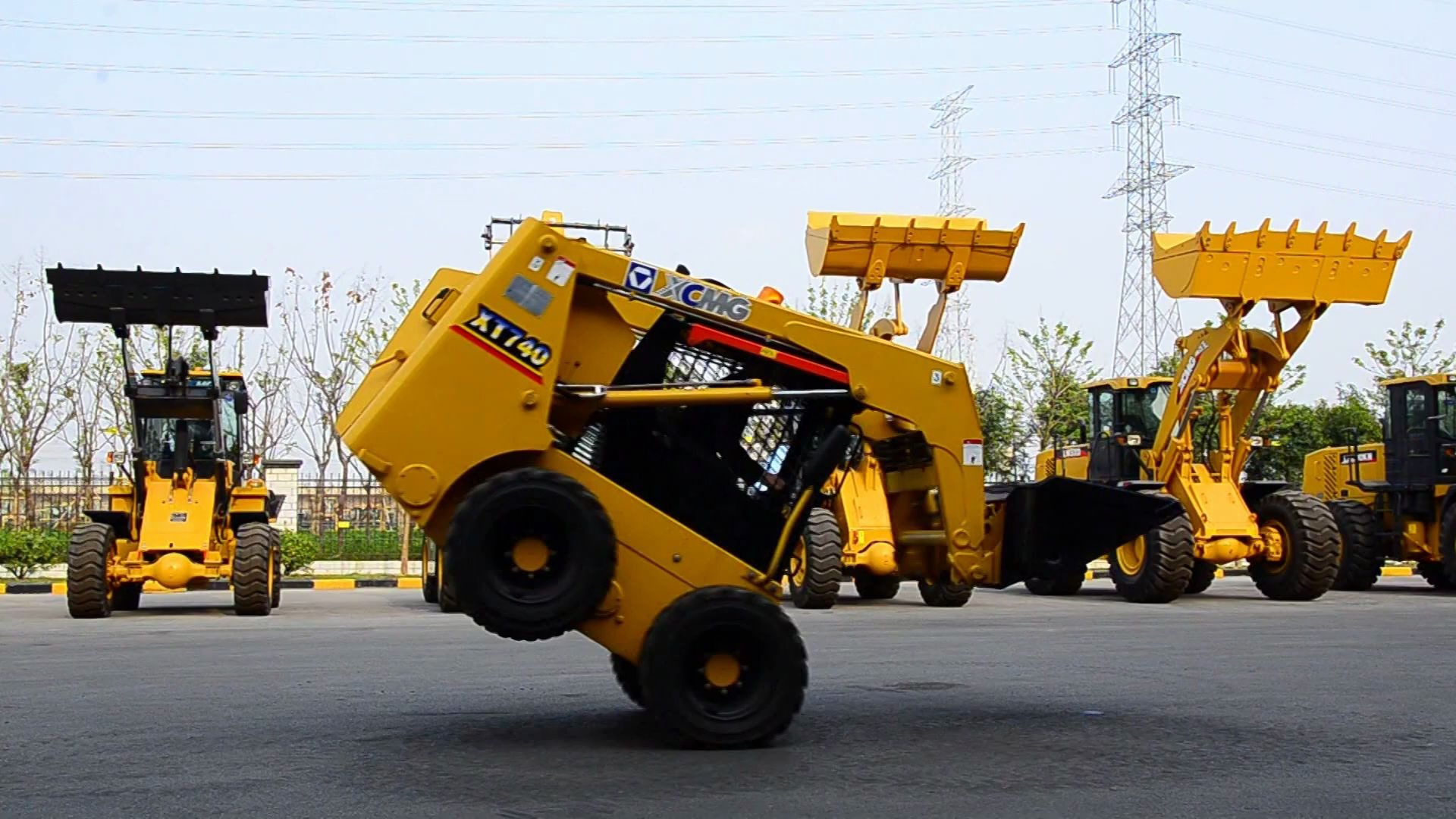 徐工 xcmg xt740 滑移装载机 可爱的小车车