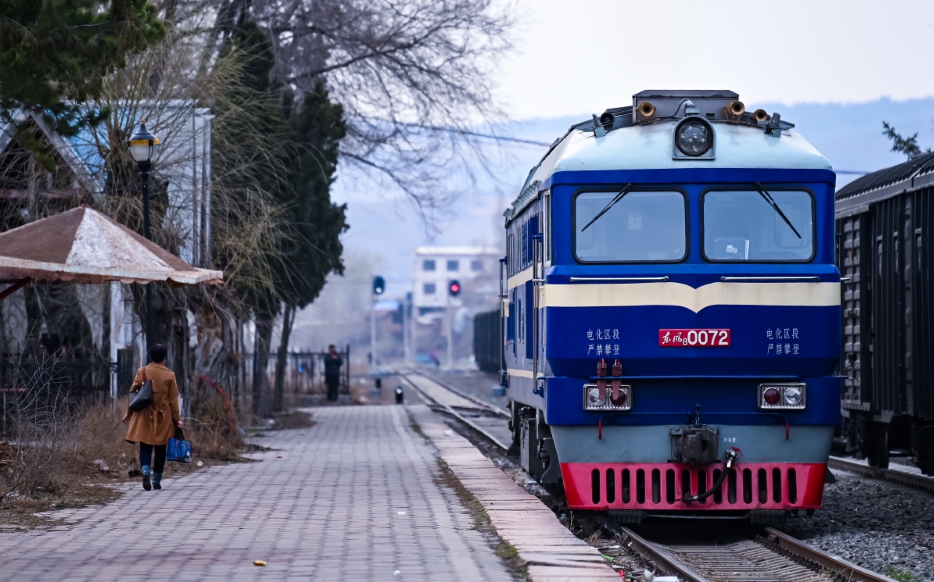 旧滨绥线上的磨刀石站,df8 0072调车中