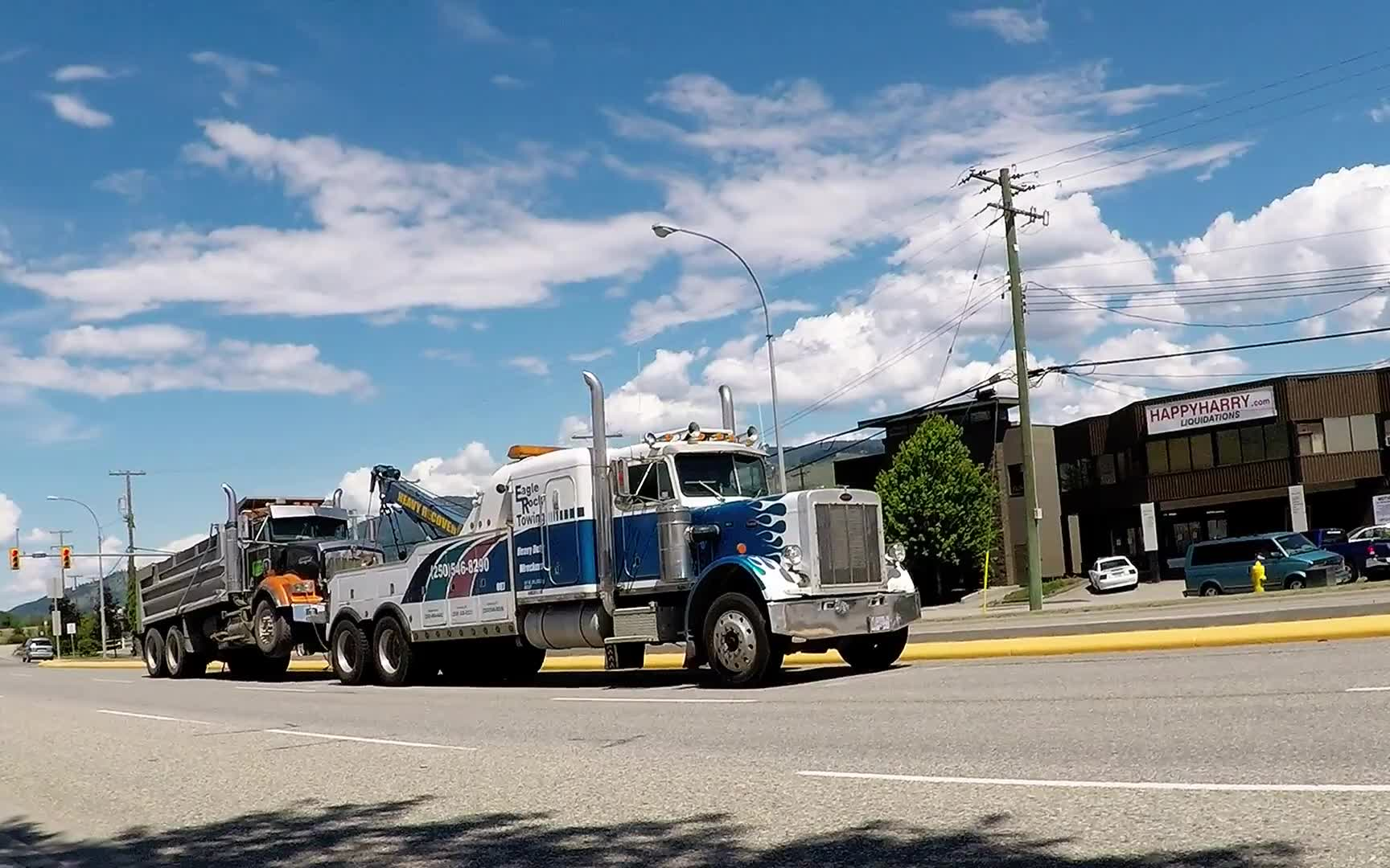 【北美卡车】wreckers 发现拖着损坏的大钻机 / 各种重型拖车 / 大