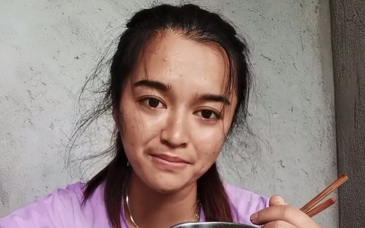 人丑,家穷,农村户口,在普洱打工