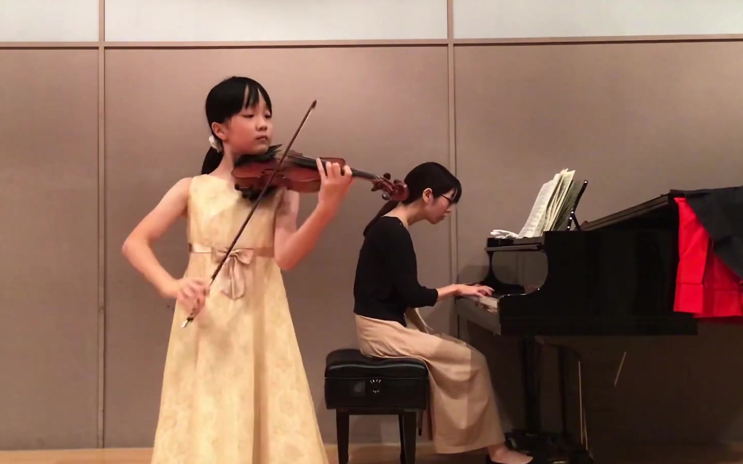 [图]日本双胞胎小女孩 & 小提琴·拉罗-西班牙交响曲 | Lalo,Symphonie espagnole Op.21 & Violin | 富樫美玲 富樫音叶