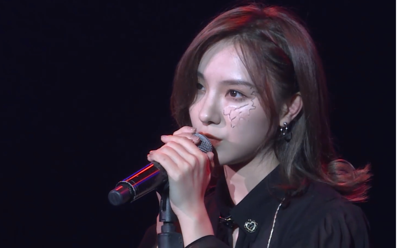 唐莉佳 《假面》