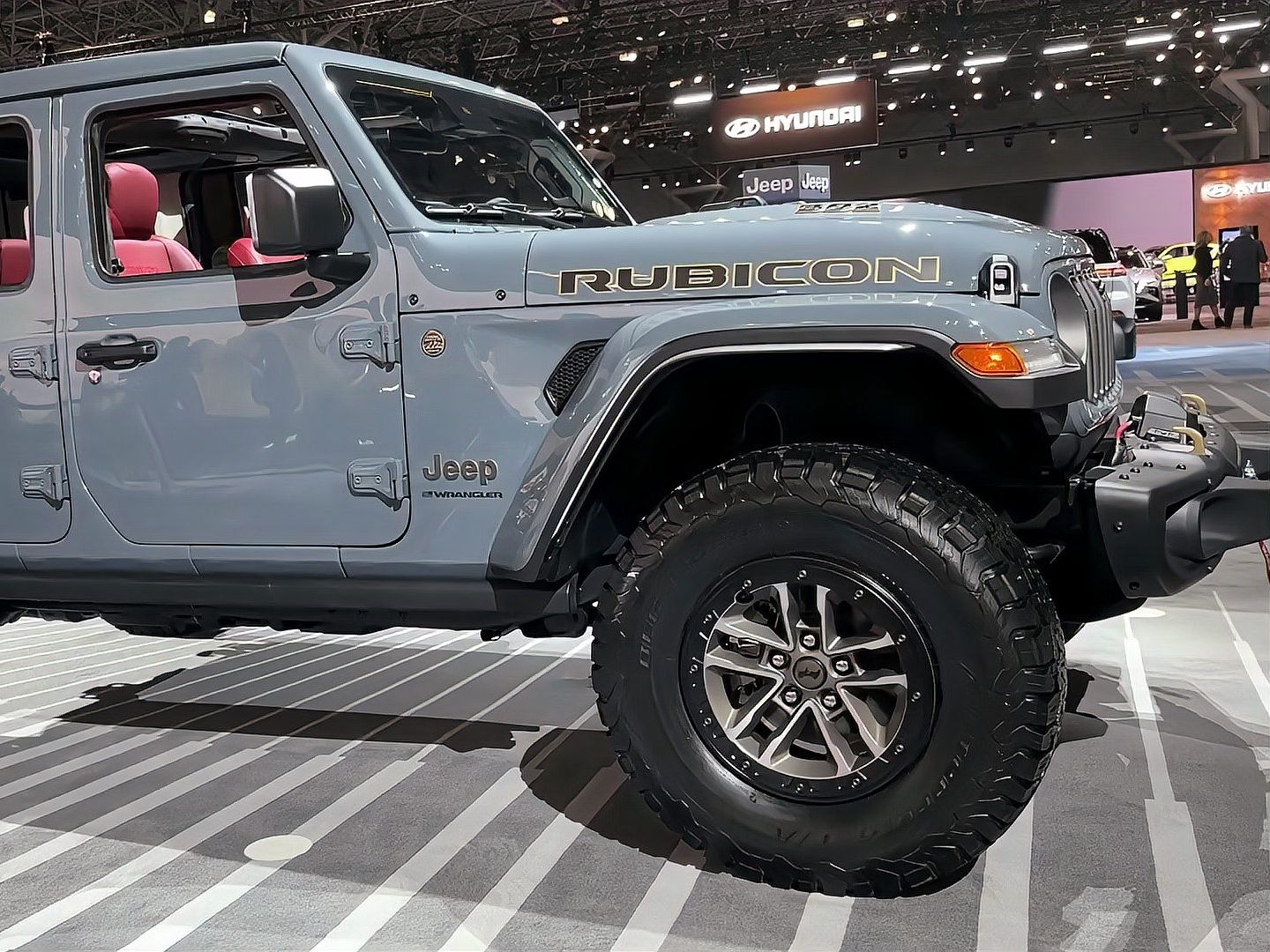 全新吉普牧马人霸气亮相!搭2.