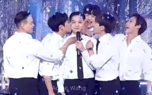 Download Video: 【BTOB】可可爱爱的“舞台事故”❗❗请注意，视频略长