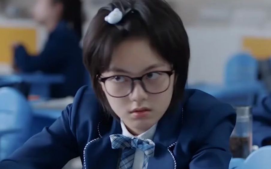 林妙妙物理考第三,全班都惊了,江天昊吓得手抖,钱