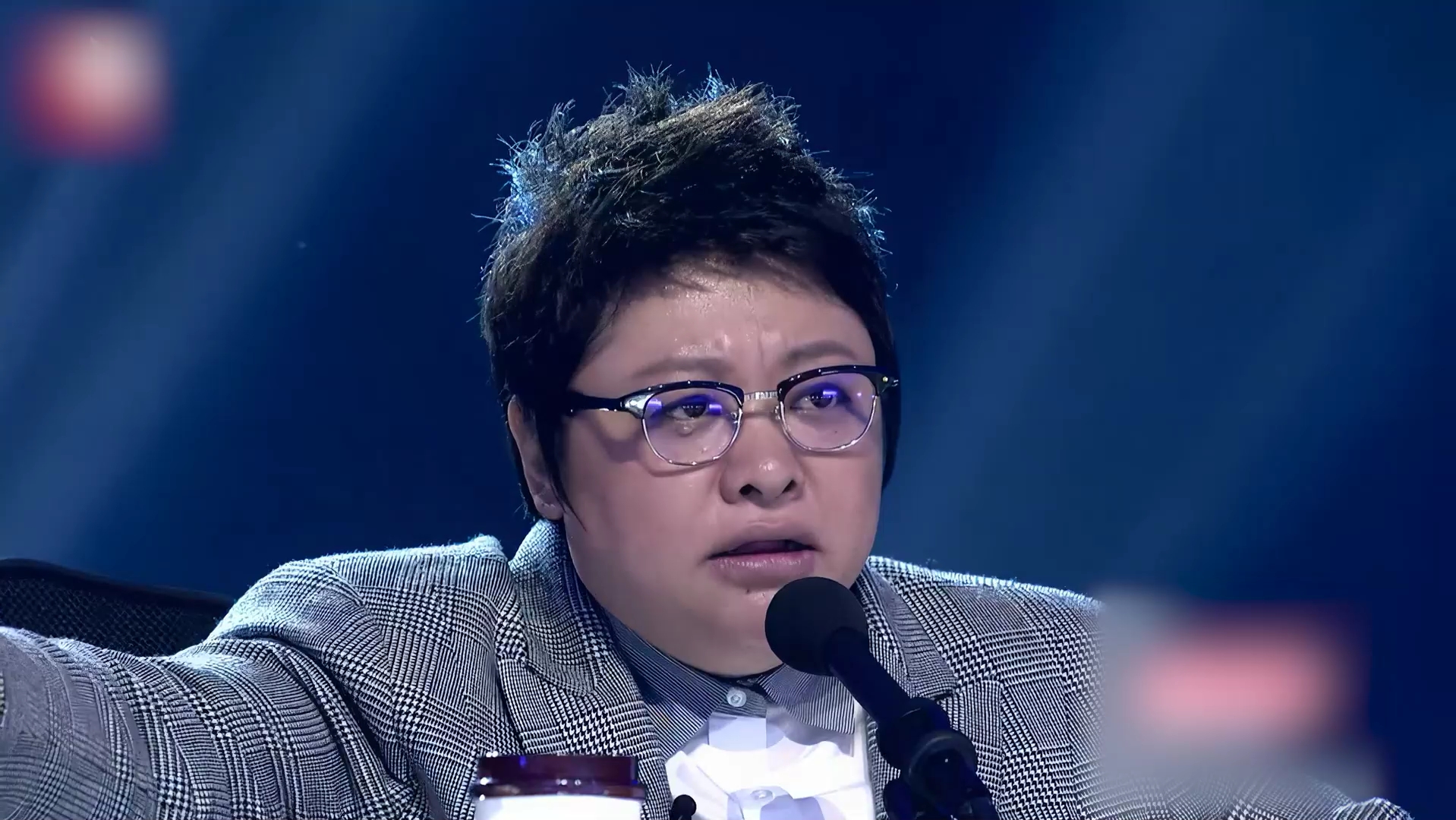 波澜哥刚唱一句就被韩红打断后离开