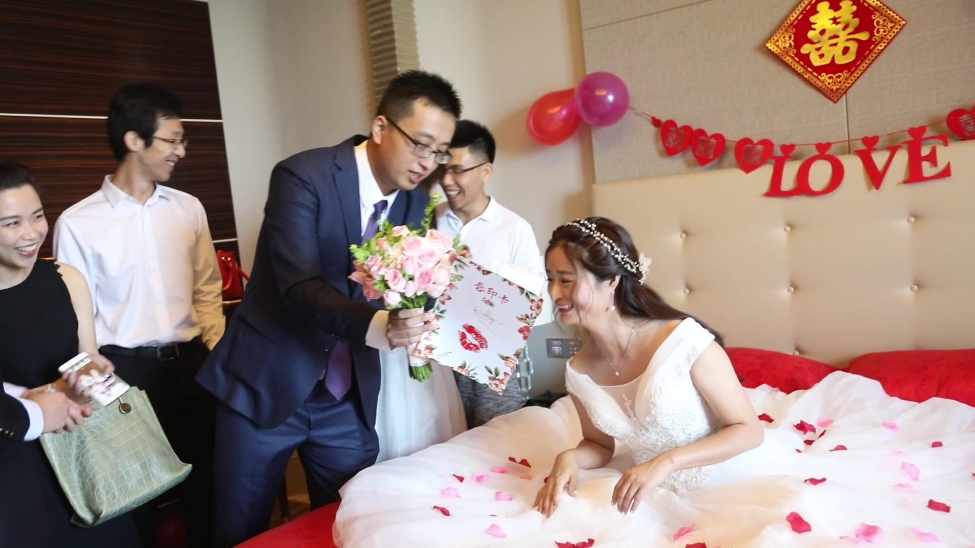 满身是戏的新郎接亲