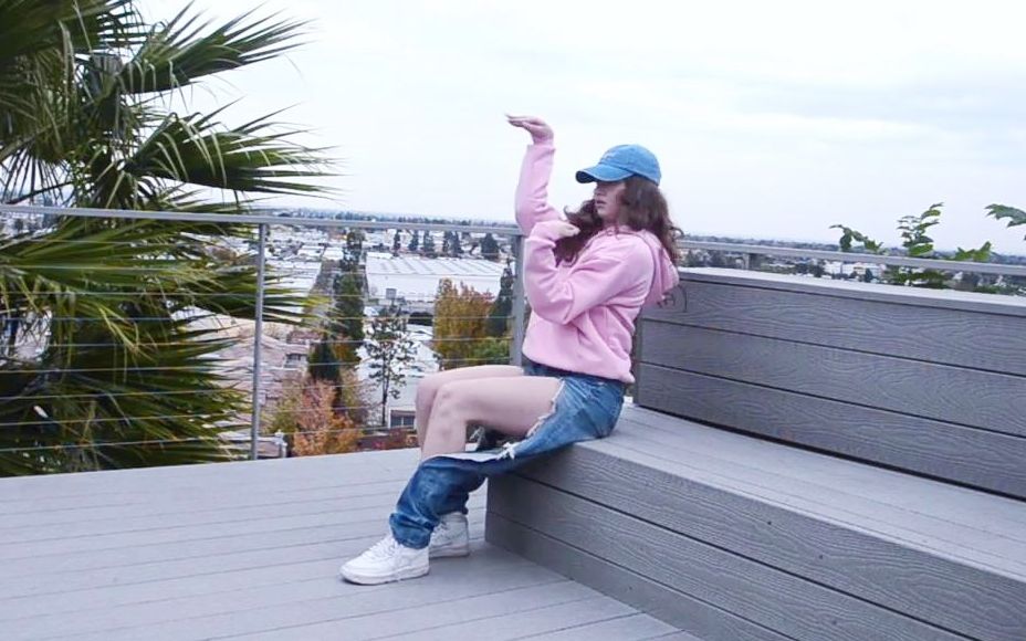 【机械舞美女】dytto穿超夸张破洞牛仔裤freestyle舞蹈sidelines