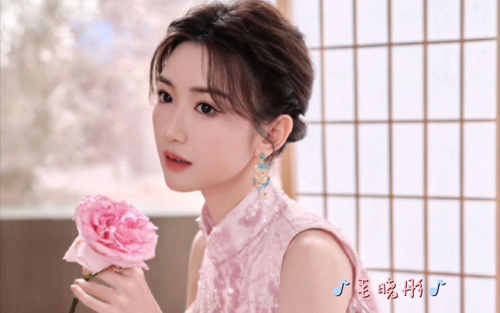 毛晓彤——感情上专一又果断,事业上锐意进取,这是一个有韧性的姑娘