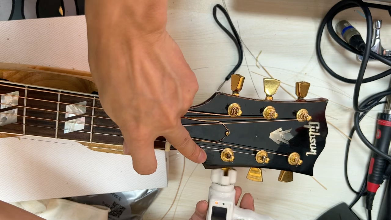 千万别打磨琴枕,伊利克斯换上达达里奥就能解决!#挑战30秒换弦