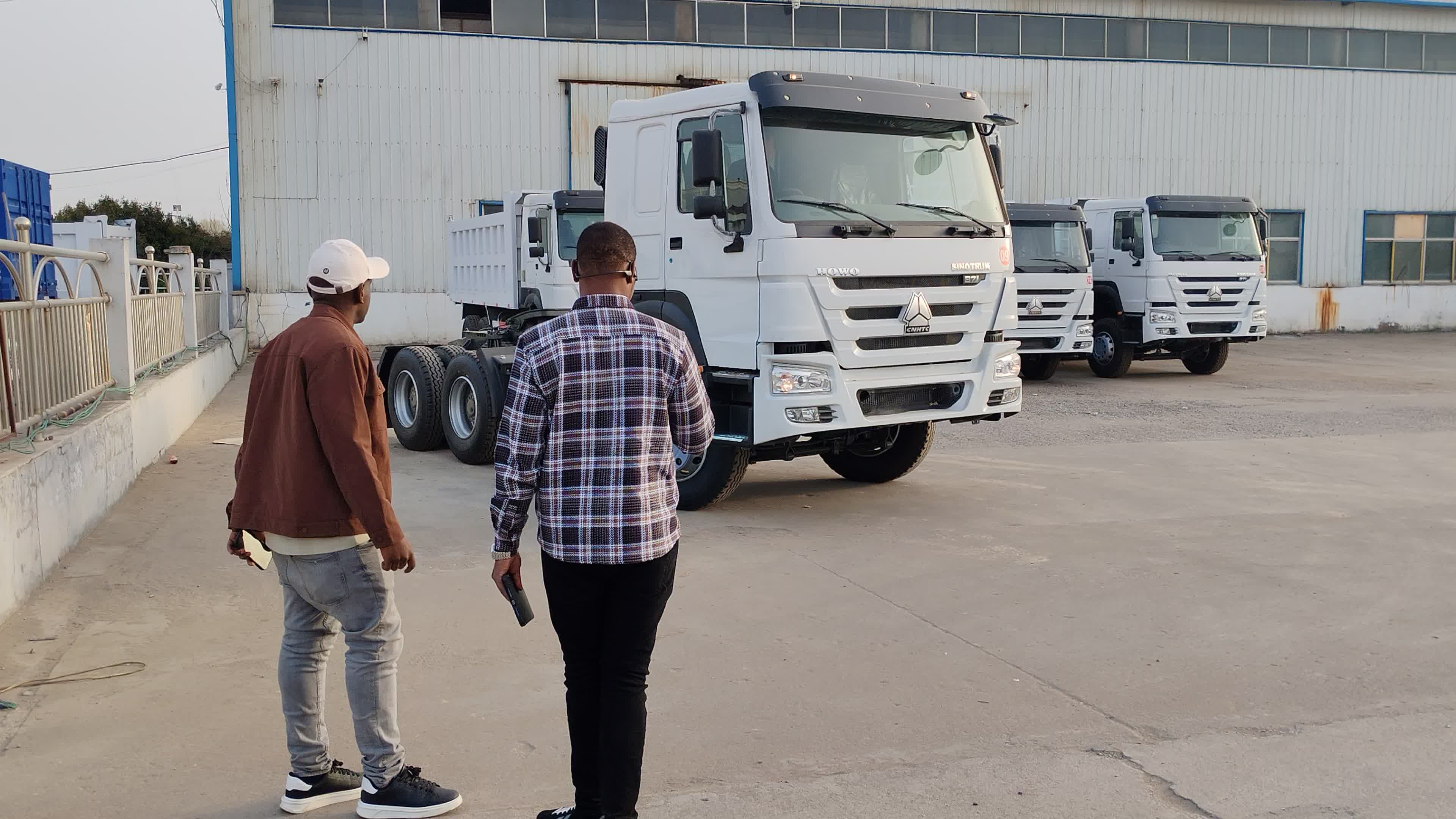 出口非洲豪沃牵引车