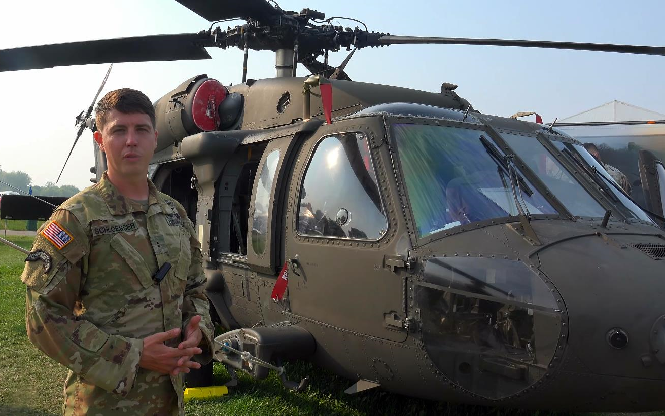 【4k近距实拍】奥什科什国际航空展会 - uh-60m"黑鹰"中型通用直升机