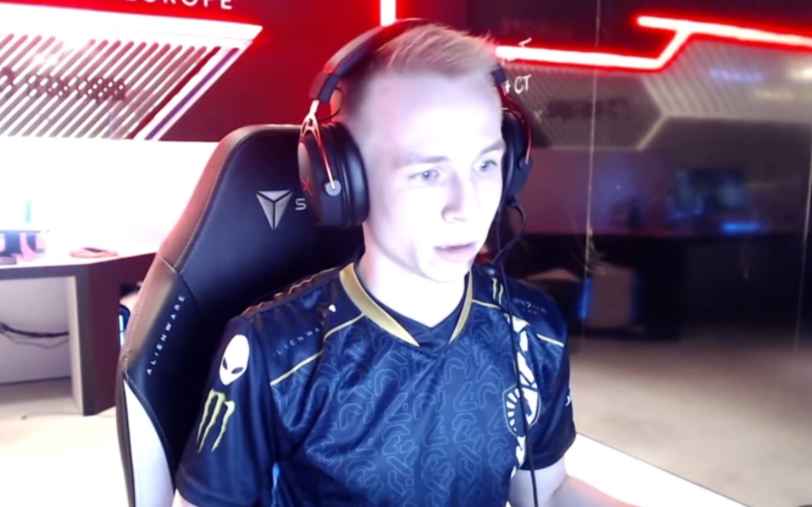 elige被闪白約7秒,然后人 就没hhhhhhhhhhhhh字幕#csgo #elige #鸡