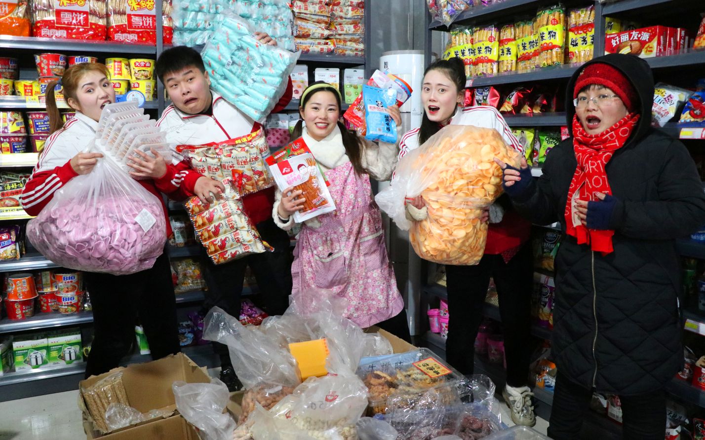 [图]假如在超市里不能说零食，谁说谁买单，没想到奶奶竟然被傻妞套路