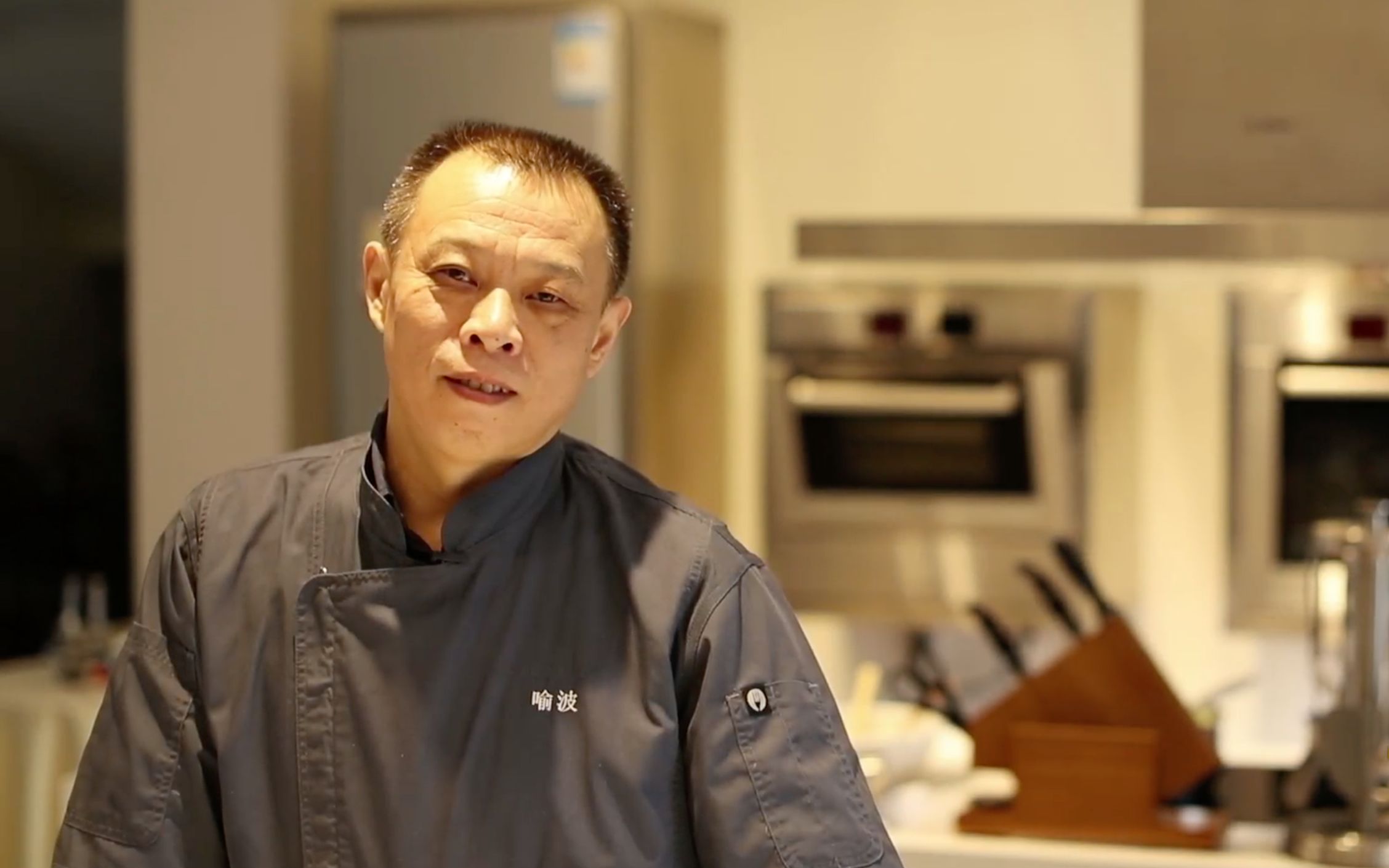 【风味人间】在川菜名厨喻波的餐桌上,找寻老成都筵席的味道_哔哩哔哩