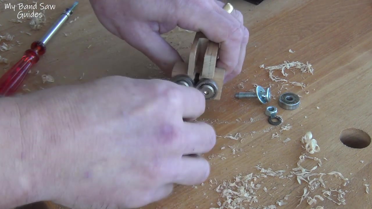 自制带锯锯卡my home made band saw guides - by viewer request