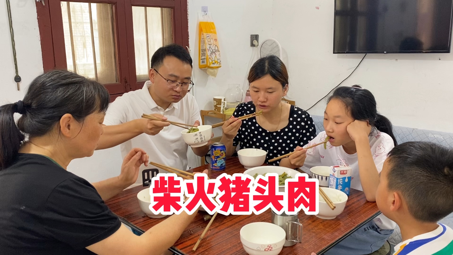 上海梅雨季节天气闷热,老妈做1锅腊猪头肉,肥而不腻超下饭哔哩哔哩bilibili