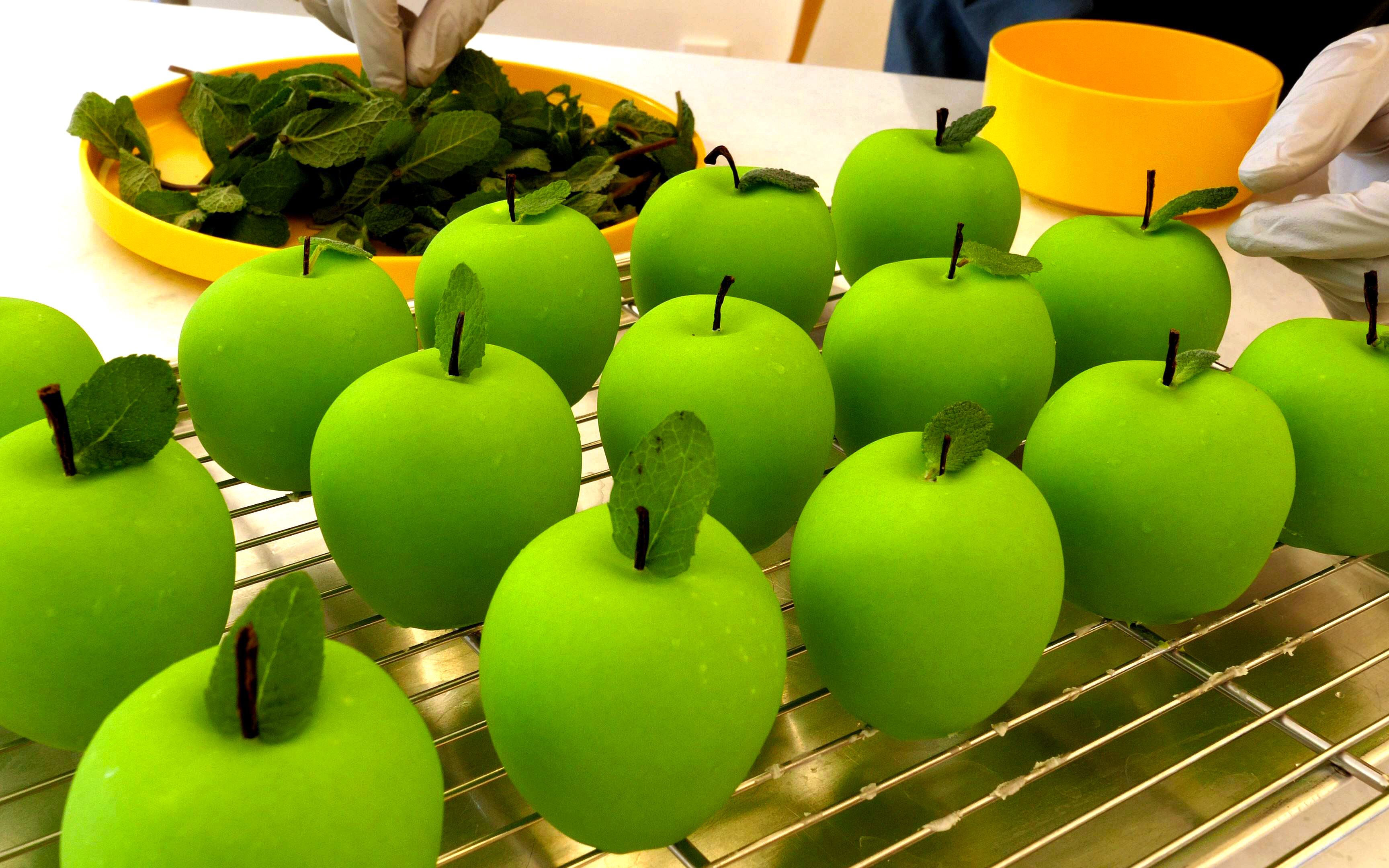 【韩国美食探店】酸脆爽口的青苹果冰激凌蛋糕,很适合夏天!