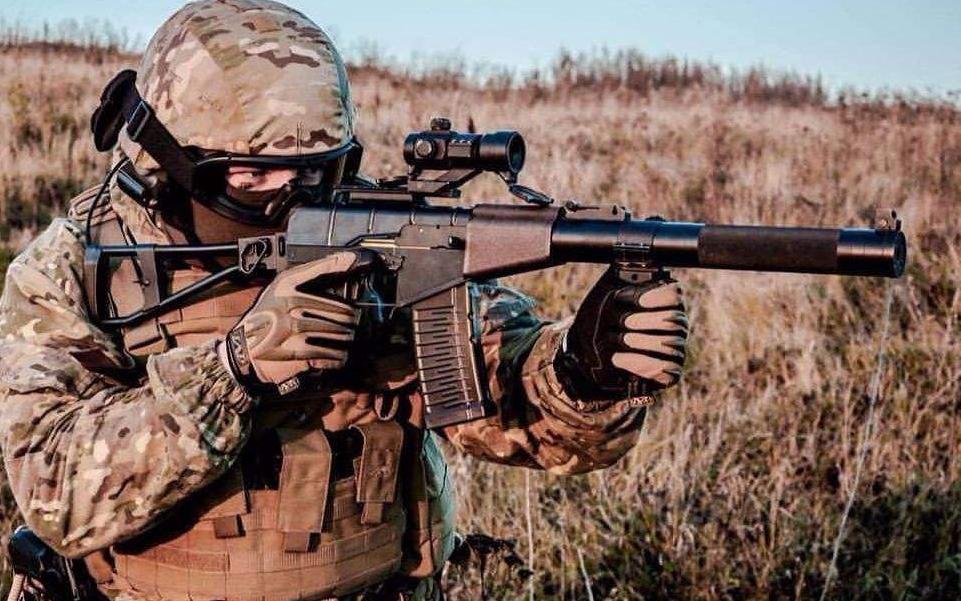 asval[巨浪]这枪的优点就是皮实耐用,远近皆可~缺点嘛…脾气炸掉tua