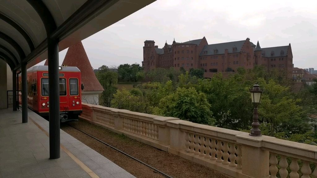 华为东莞松山湖溪流背坡村小火车